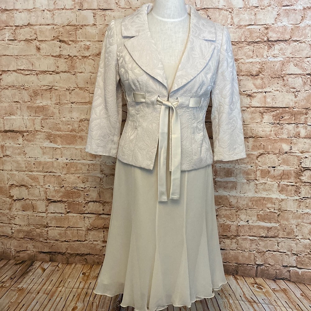 2 piece Maggy London silk dress with jacket